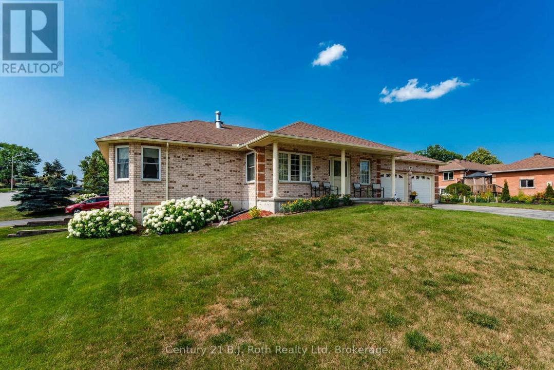 64 JAMES STREET, Penetanguishene, Ontario L9M 2J1, Canada