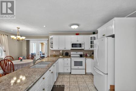 64 JAMES STREET, Penetanguishene, Ontario L9M 2J1, Canada