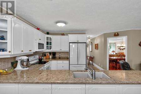 64 JAMES STREET, Penetanguishene, Ontario L9M 2J1, Canada