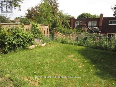 9 CLANCY DRIVE, Toronto (don Valley Village), Ontario M2J 2V7, CANADÁ