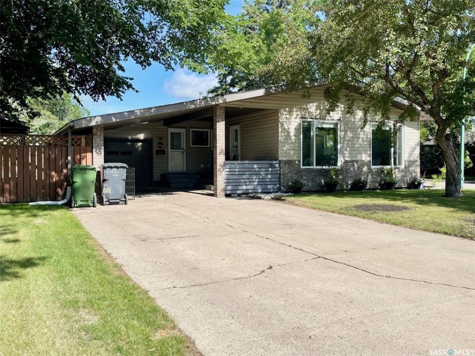 106 CIRCLEBROOKE DRIVE, Yorkton, Saskatchewan S3N 2S4, Canada