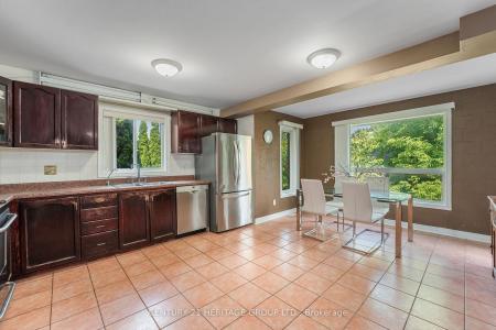 21 BRENT ROAD, East Gwillimbury, Ontario L9N 1R9, Canada