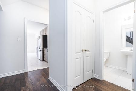 12 HUNTSWORTH AVENUE, Thorold, Ontario L2V 5G7, Canadá