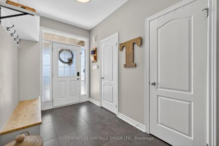 670 WEST PARK AVENUE, Bradford West Gwillimbury, Ontario L3Z 0T9, Canadá