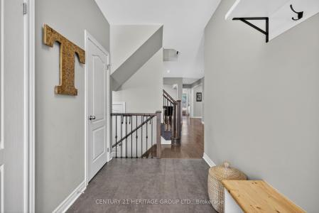 670 WEST PARK AVENUE, Bradford West Gwillimbury, Ontario L3Z 0T9, Canadá