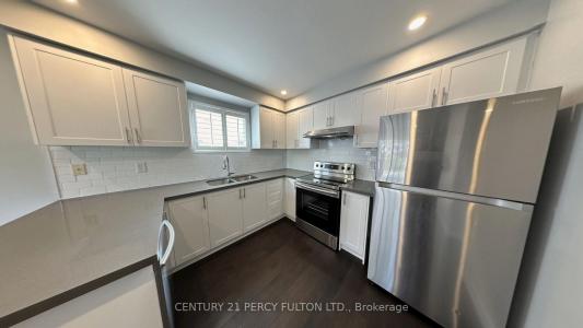 54 ROLLING ACRES DRIVE, Whitby, 安大略省 L1R 2B8, 加拿大