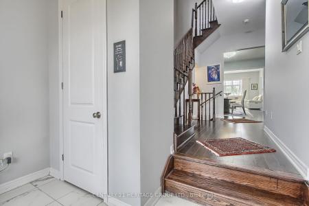 71 WOODHAVEN AVENUE, Aurora, Ontario L4G 3Y2, Canada