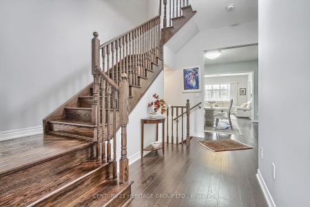 71 WOODHAVEN AVENUE, Aurora, Ontario L4G 3Y2, Canada