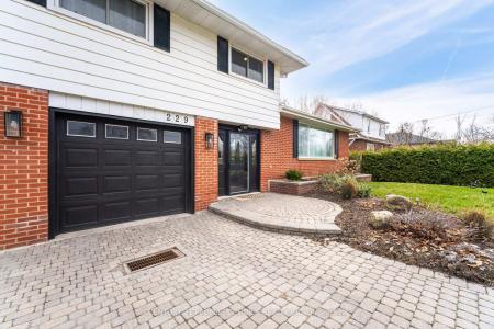 229 LIBERTY STREET N, Clarington, Ontario L1C 2M6, Canadá