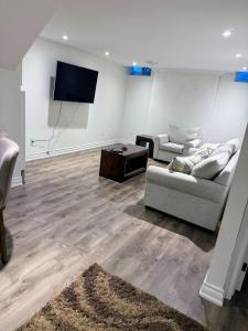 334 HEWITT CIRCLE, Newmarket, Ontario L3X 2H1, Kanada