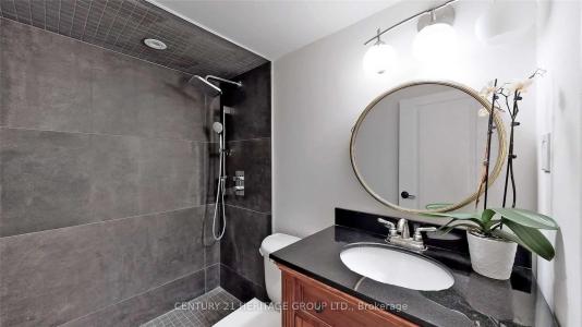 334 HEWITT CIRCLE, Newmarket, Ontario L3X 2H1, Kanada