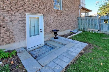 334 HEWITT CIRCLE, Newmarket, Ontario L3X 2H1, Kanada