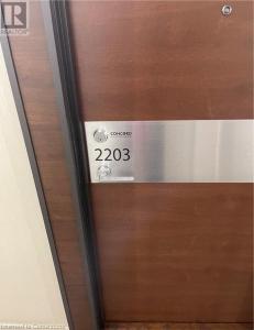 15 ICEBOAT TERRACE, Toronto, Ontario M5V 4A5, Canada