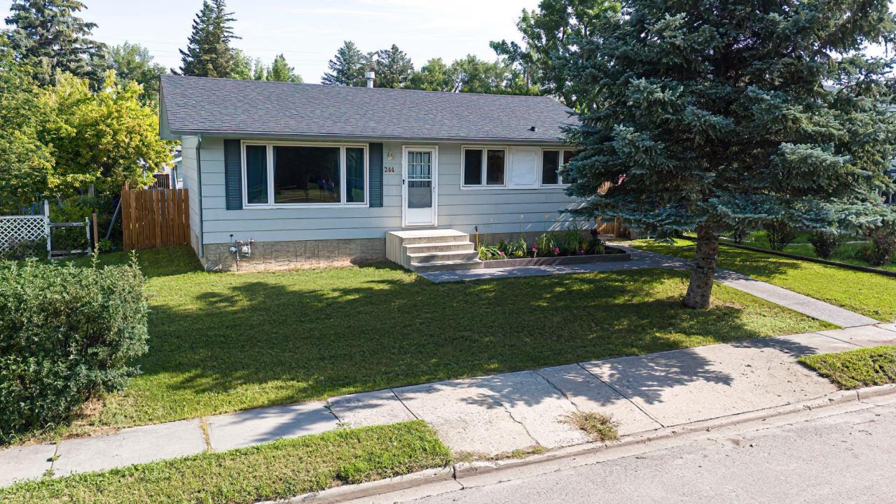 244 50 AVENUE E, Claresholm, Alberta T0L 0T0, Canada