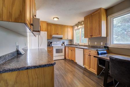 244 50 AVENUE E, Claresholm, Alberta T0L 0T0, Canada