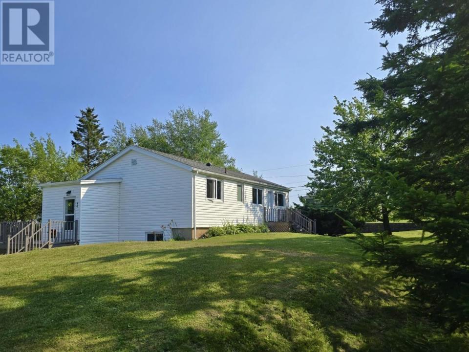 44 BISSETT LAKE ROAD, Cole Harbour, נובה סקוטיה B2V 2T3, קנדה 