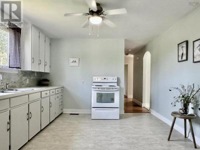 44 BISSETT LAKE ROAD, Cole Harbour, נובה סקוטיה B2V 2T3, קנדה 