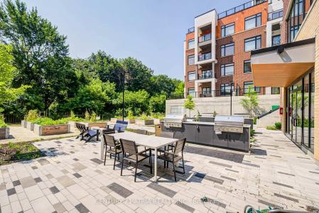 135 CANON JACKSON DRIVE, Toronto, オンタリオ M6M 0C3, カナダ