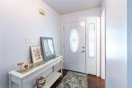 4 TAMARACK COURT, Cambridge, أونتاريو N3C 3A8, كندا
