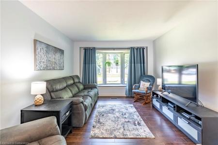4 TAMARACK COURT, Cambridge, Ontario N3C 3A8, Canada