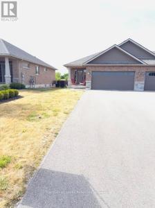 100 SPRUCE GARDENS COURT, Belleville (belleville Ward), أونتاريو K8N 0B5, كندا
