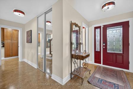 33 LONDON ROAD, Newmarket, אונטריו L3Y 6A1, קנדה 