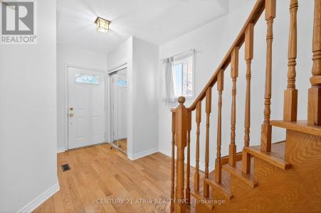 135 LARRATT LANE, Richmond Hill (westbrook), Ontario L4C 0E6, Canadá
