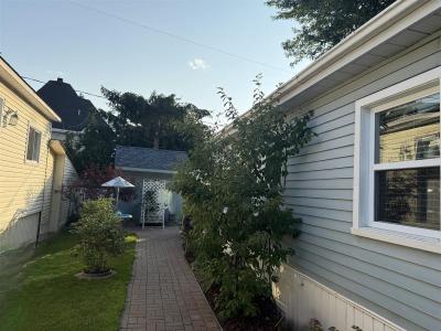 465  27e avenue du Domaine, Sainte-Marthe-sur-le-Lac, Québec J0N 1P0, Canada