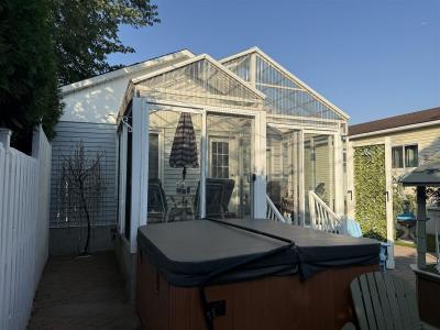 465  27e avenue du Domaine, Sainte-Marthe-sur-le-Lac, Québec J0N 1P0, Canada