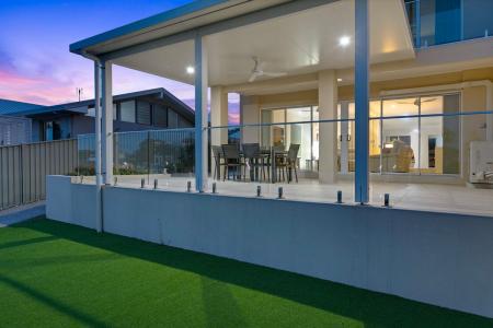 2/33 Mooloolah Drive, Minyama, QLD 4575, Úc