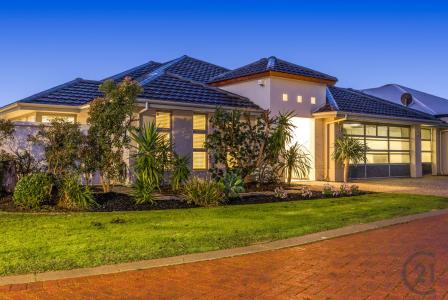 24 Honeymyrtle Grange, Halls Head, WA 6210, Australia