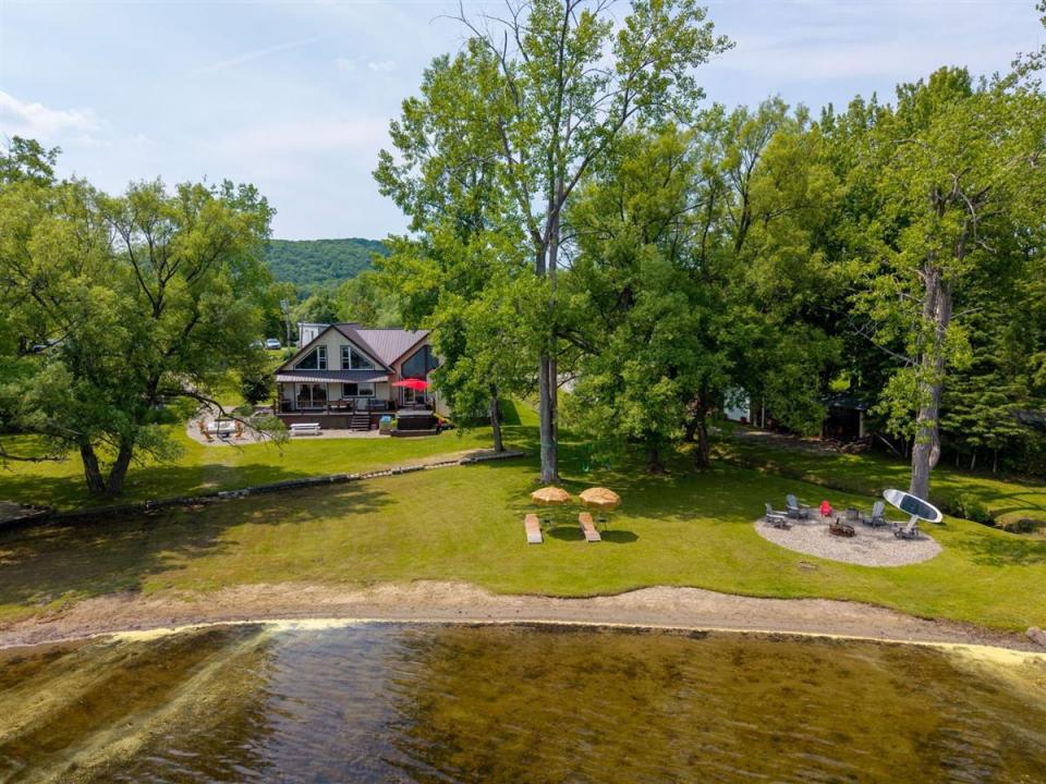 7Z  Rue St-Denis, Val-des-Monts, Québec J8N 7K2, Canada