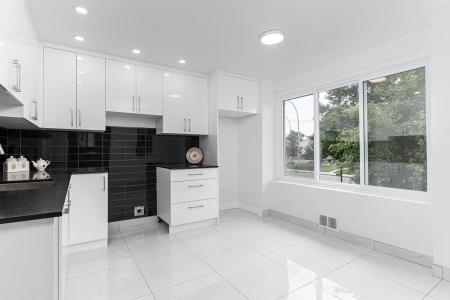 4029 Rue Fafard, Laval (Chomedey), Quebec H7T 1V7, Canada