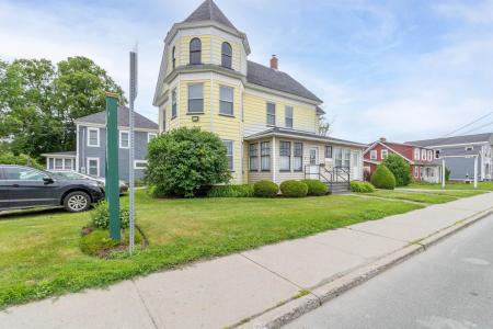 375 East Main Street, Newport City, Vermont 05855, USA