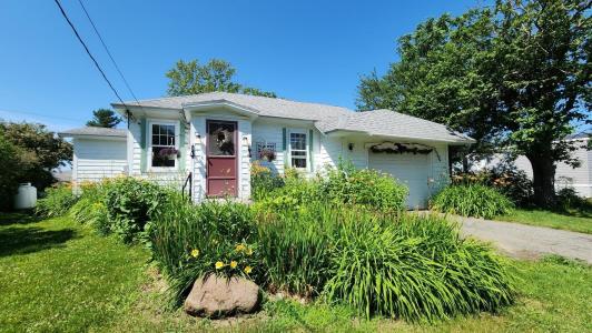 206 Highland Avenue, Derby, Vermont 05829, USA