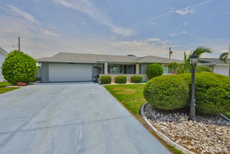 613 La Jolla Ave, Sun City Center, Florida 33573, Estados Unidos