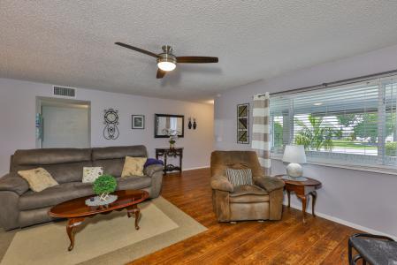 613 La Jolla Ave, Sun City Center, Florida 33573, Estados Unidos