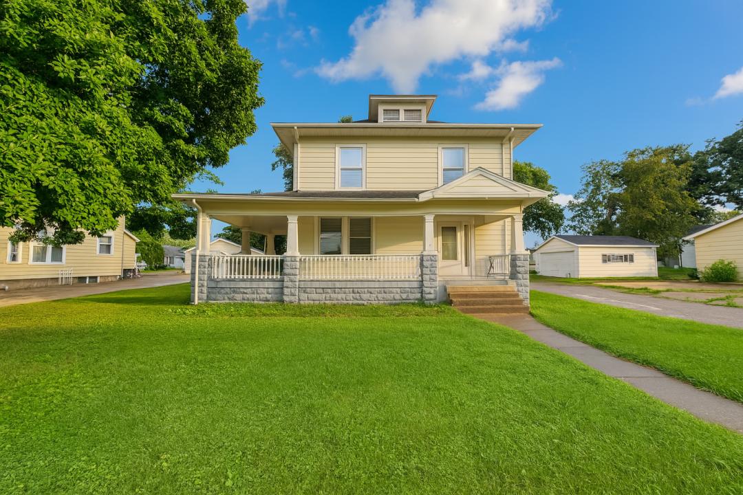 216 Polk Ave., Charleston, Illinois 61920