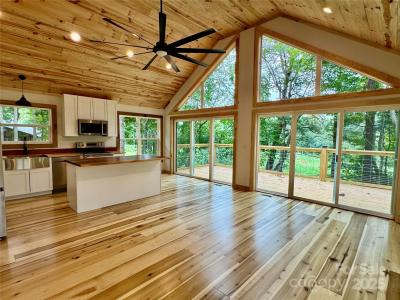 5 S Bear View Drive, Hendersonville, Kuzey Karolina 28792, Amerika Birleşik Devletleri