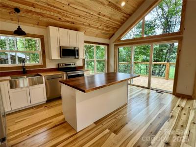 5 S Bear View Drive, Hendersonville, Kuzey Karolina 28792, Amerika Birleşik Devletleri