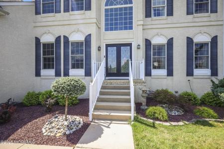 20 Courtney Court, Freehold, New Jersey 07728, Amerika Birleşik Devletleri