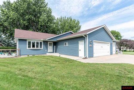 828 Hillside Court, Nicollet, Minnesota 56074, USA
