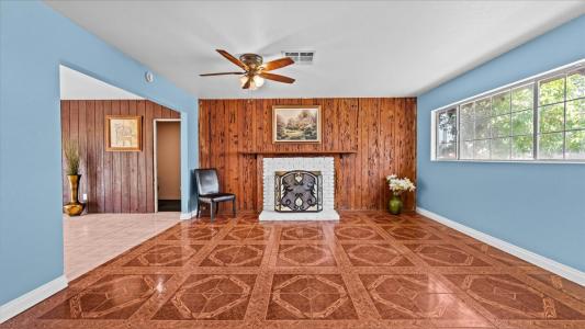 878 E Holly St, Rialto, Califórnia 92376, Estados Unidos