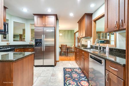 2291 Shannondale Drive, Libertyville, Illinois 60048, USA