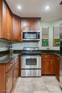2291 Shannondale Drive, Libertyville, Illinois 60048, USA