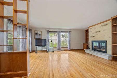 521 Iroquois Drive, Aurora, Illinois 60506, USA