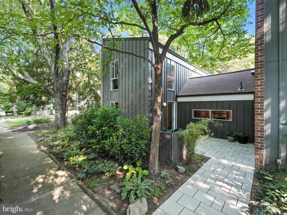 11515 Links Drive, Reston, Virginia 20190, USA