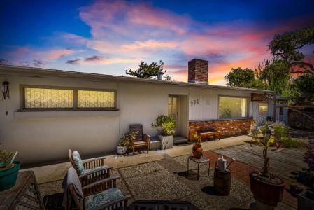 996 Via Verde, Del Rey Oaks, California 93940, USA