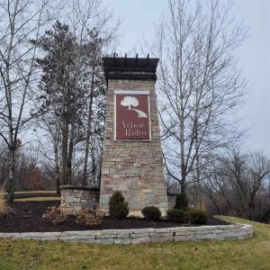 L69 Oakridge Court, Janesville, Wisconsin 53548, USA