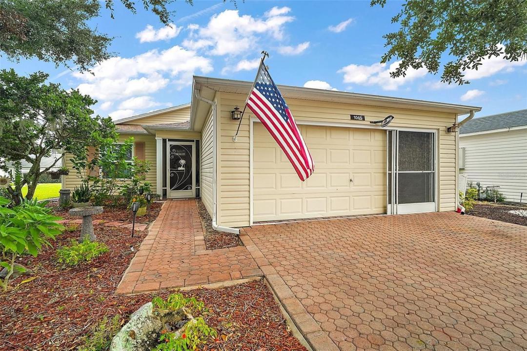 1045 MEADOWBEND DRIVE, LEESBURG, Флорида 34748, Соединенные Штаты